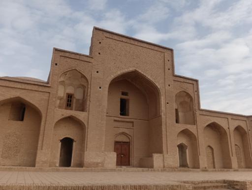 عکس مدرسه تاریخی علیا