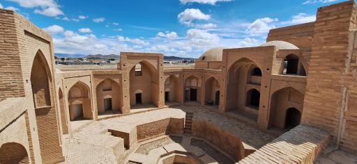 عکس مدرسه تاریخی علیا