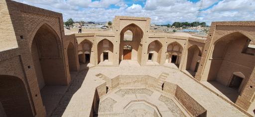 عکس مدرسه تاریخی علیا