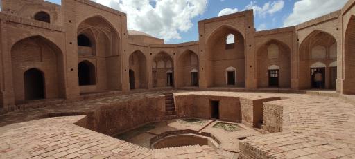 عکس مدرسه تاریخی علیا