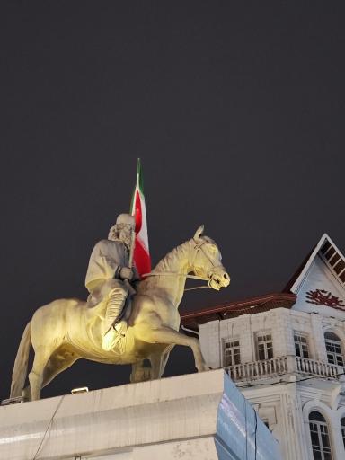 عکس تندیس میرزا کوچک خان