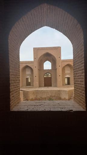 عکس مدرسه تاریخی علیا