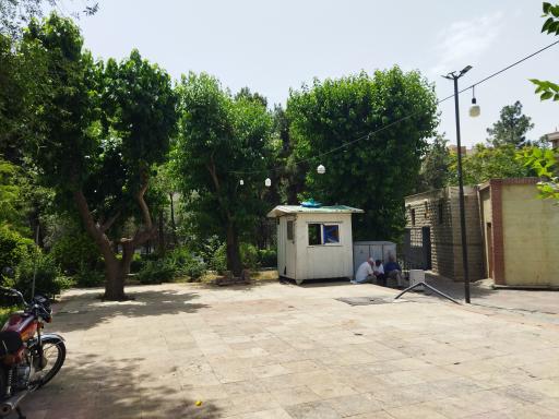 عکس نگهبانی بوستان عزیزی