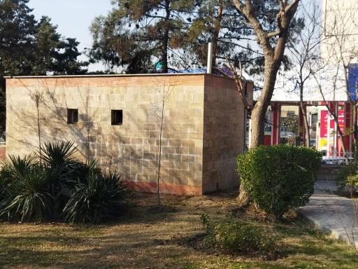 عکس توالت عمومی (بسته‌ است)