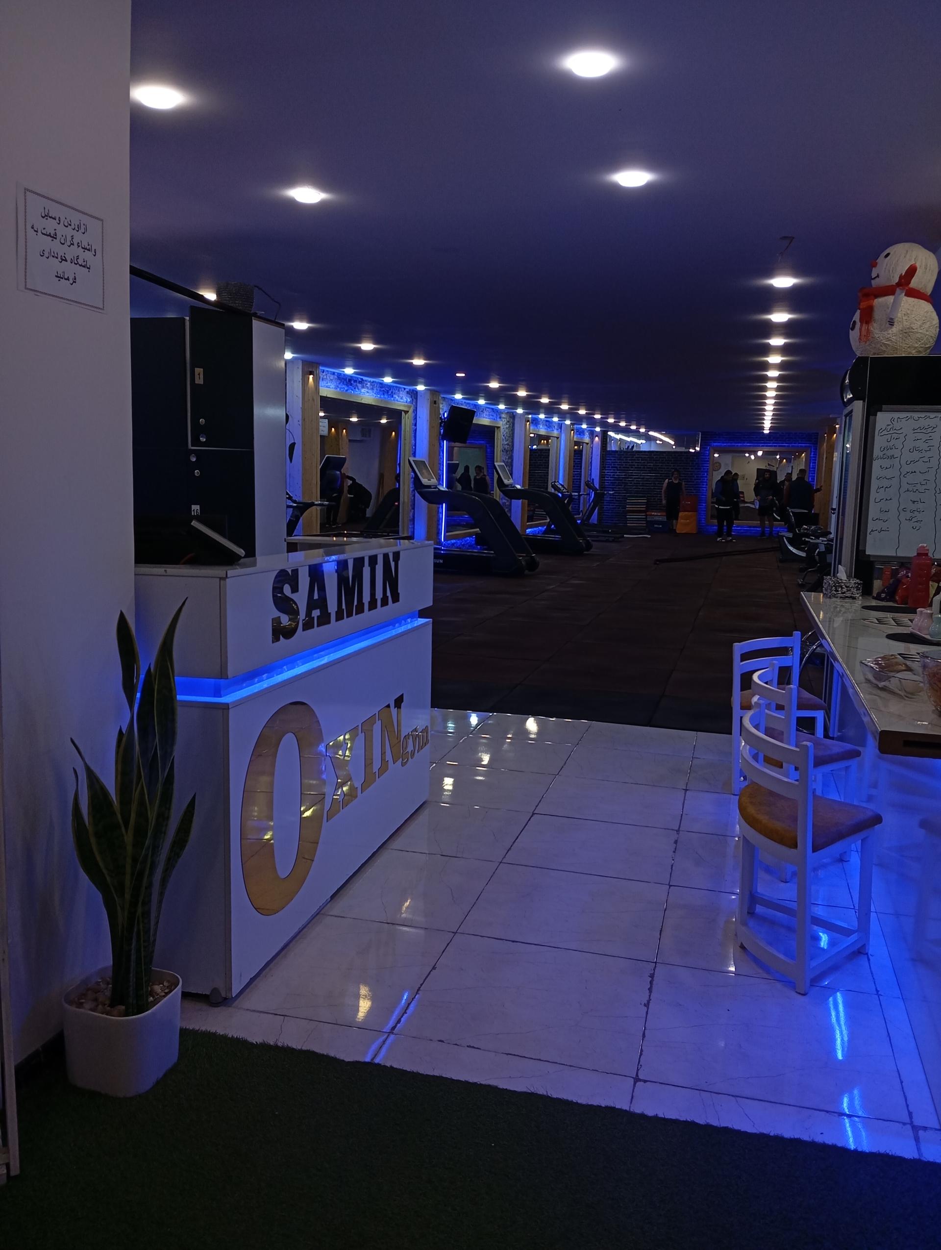 عکس باشگاه بدنسازی اکسین 