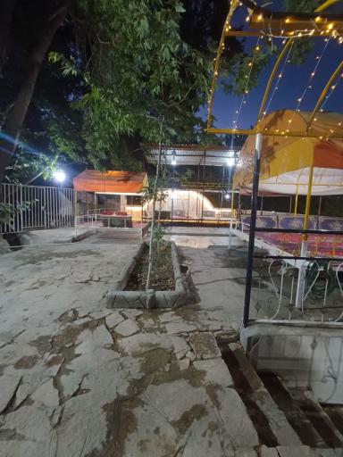 عکس کافه رستوران آقازاده