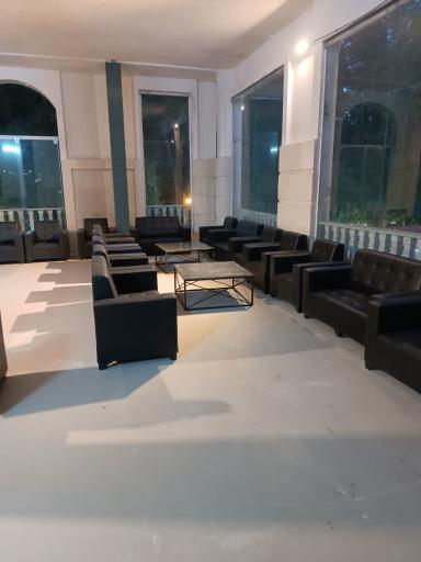 عکس کافه رستوران آقازاده