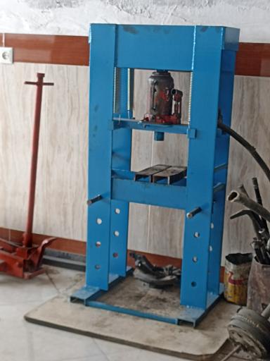 عکس تعمیرگاه برادران چوپان