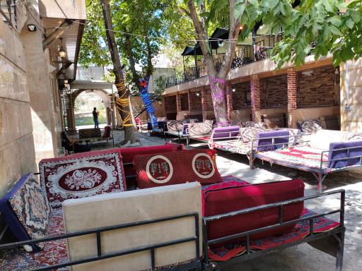 عکس باغ رستوران طعم بهشت