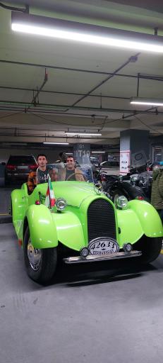 عکس پارکینگ ایران مال