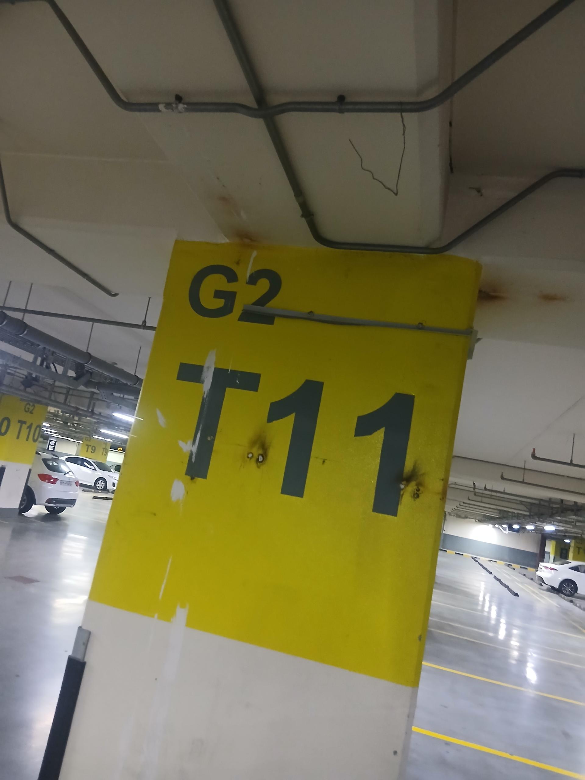 عکس پارکینگ ایران مال