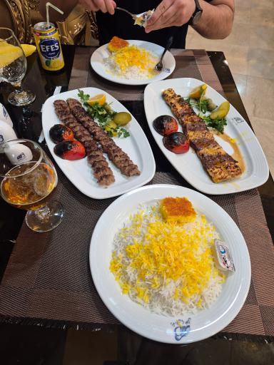 عکس تالار و رستوران پرطلایی