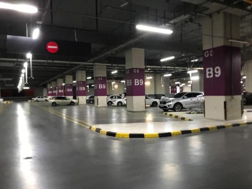 عکس پارکینگ ایران مال