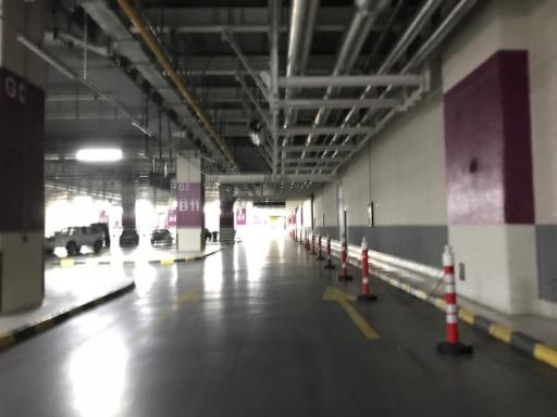 عکس پارکینگ ایران مال