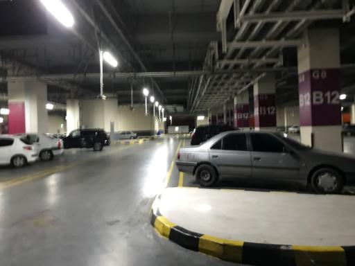 عکس پارکینگ ایران مال
