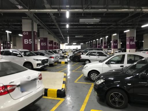 عکس پارکینگ ایران مال