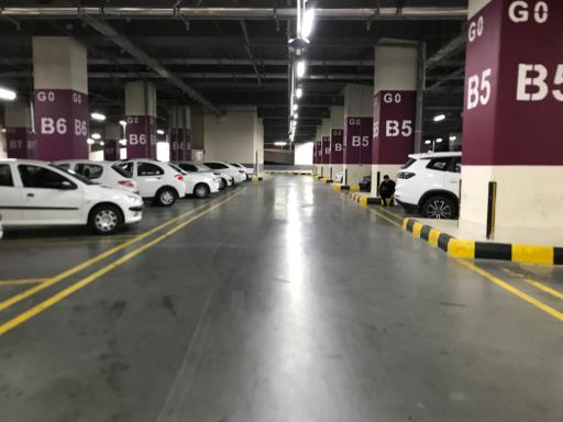 عکس پارکینگ ایران مال