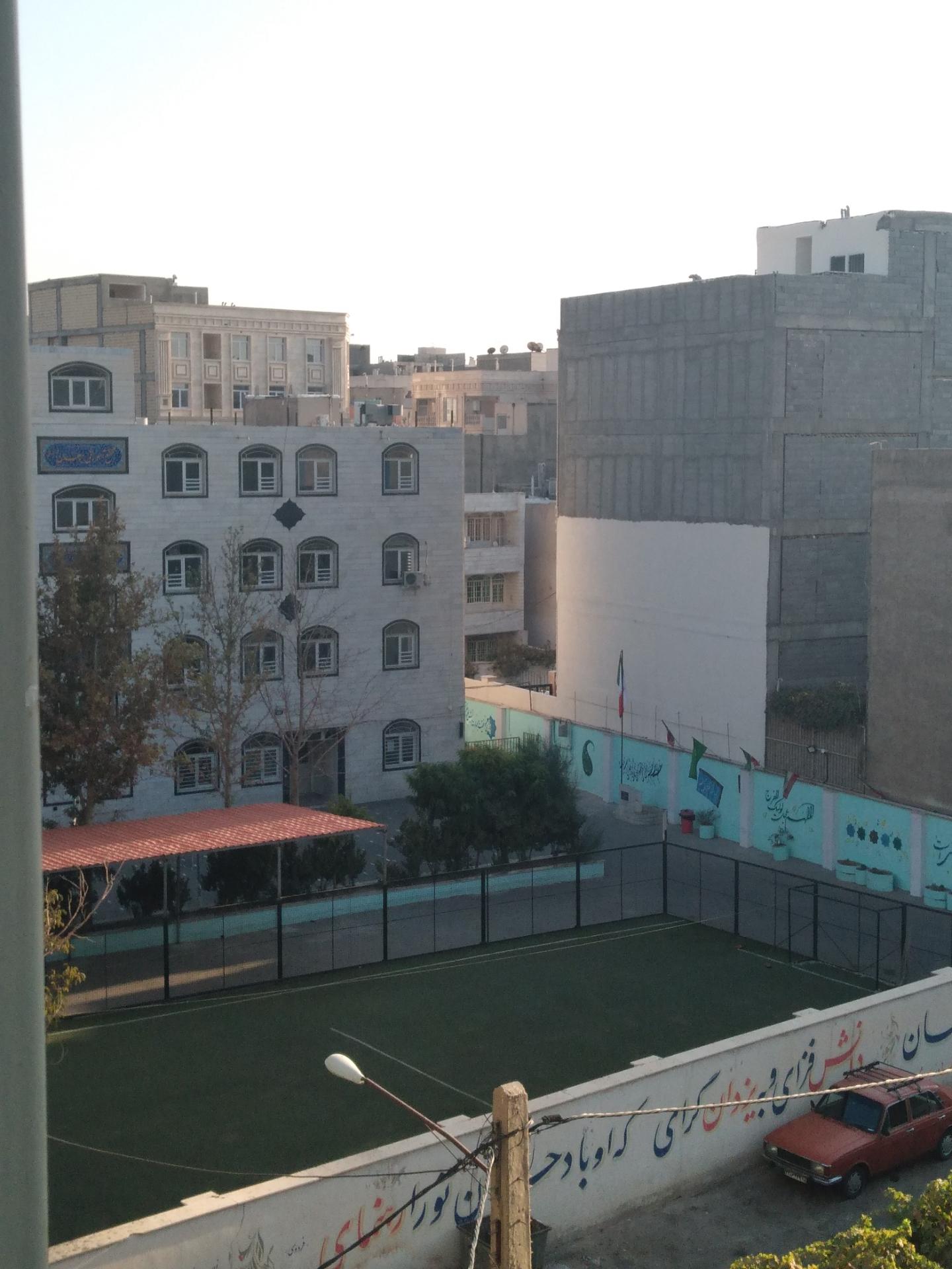 عکس دبیرستان غیر دولتی برهان