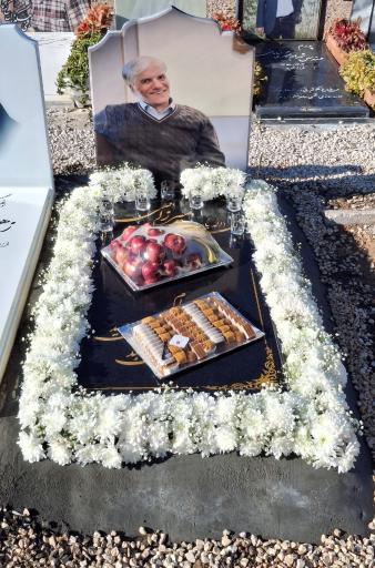 عکس مزار مهدی میرزائی