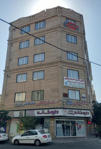 عکس دکتر آتنا خدابخش (مغز و اعصاب و ستون فقرات)