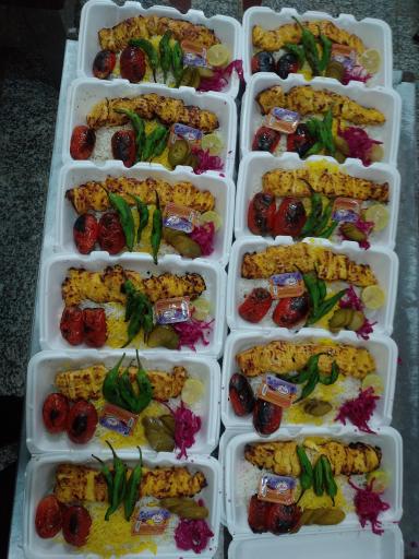 عکس تهیه غذای اعیونی 