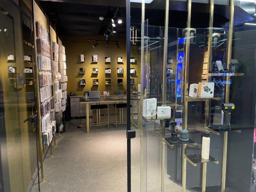 عکس فروشگاه جیتکس