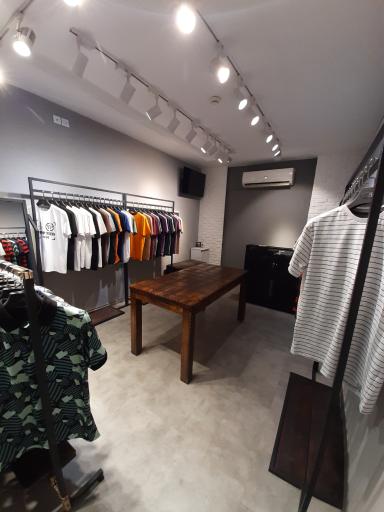 عکس فروشگاه لباس مارتیمو