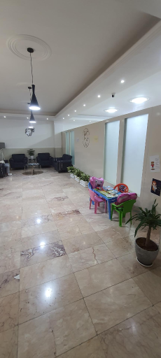 عکس دندانپزشکی دکتر امیلیان میرزاخانیان