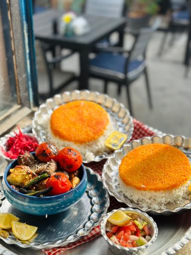 رستوران مزه طور