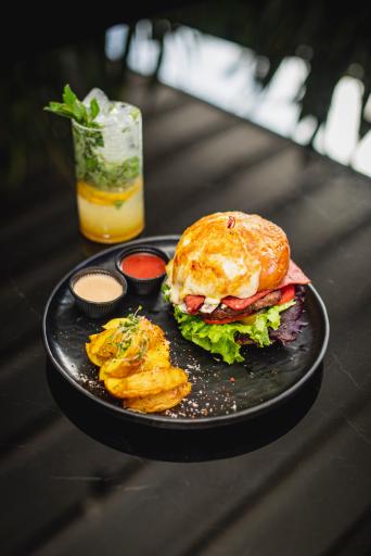 عکس کافه دژآیینه