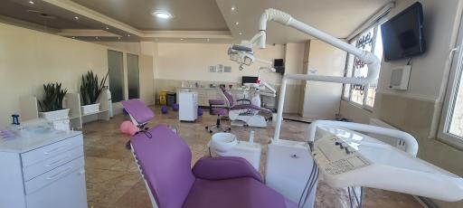 عکس دندانپزشکی دکتر امیلیان میرزاخانیان