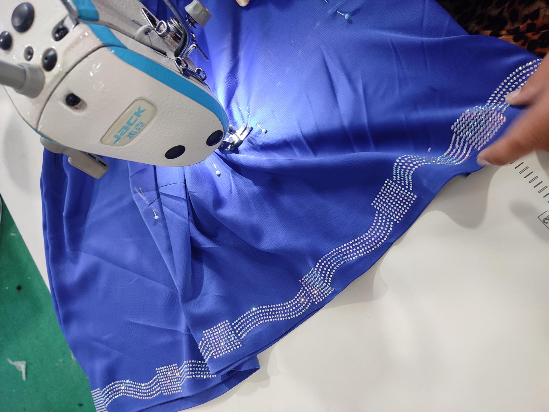 عکس کارگاه تولیدی پوشاک ناز 