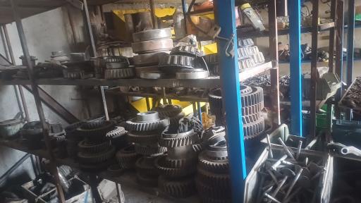 عکس استوک بنز و موتورهای دیزلی حاج محرم 