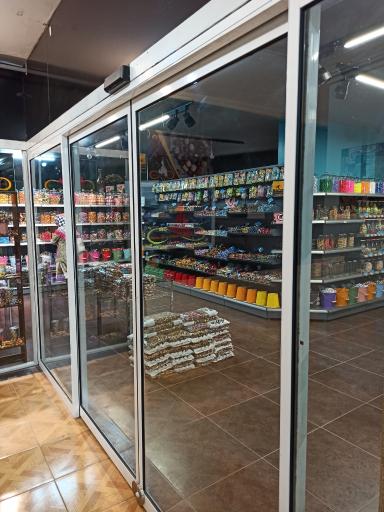 عکس فروشگاه شکلات قصر قند