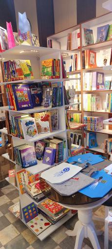 عکس کتابفروشی امیرکبیر