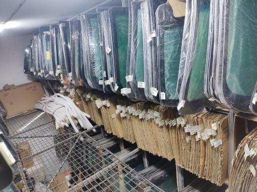 عکس فروشگاه بزرگ شیشه اتومبیل ستوده