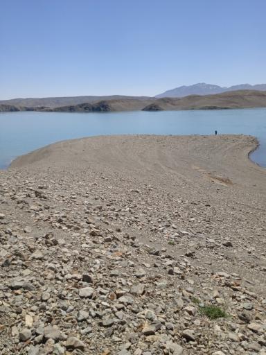 عکس ساحل دریاچه سد زاینده رود 