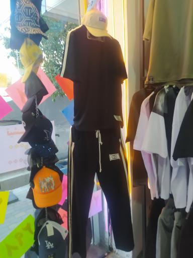 کلبه شیک پوشان