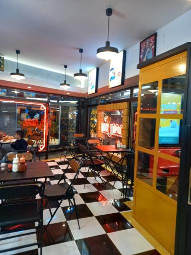 اغذیه فروشی مش ممد