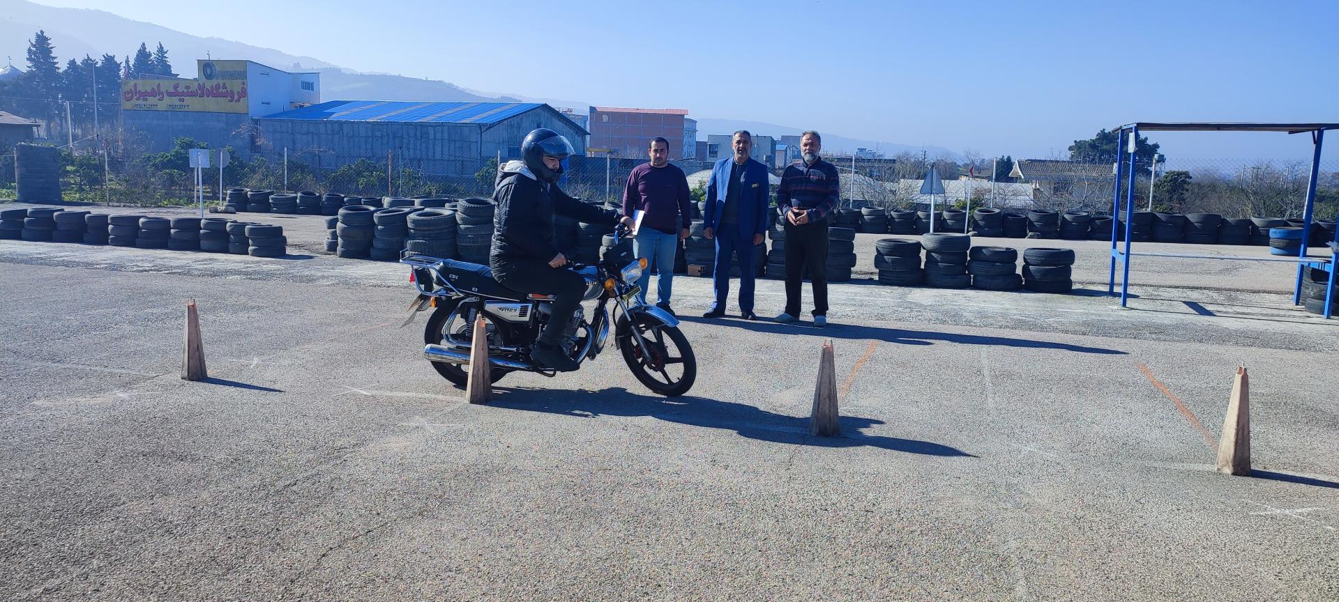 عکس آموزشگاه رانندگی موتورسیکلت بهروزیان