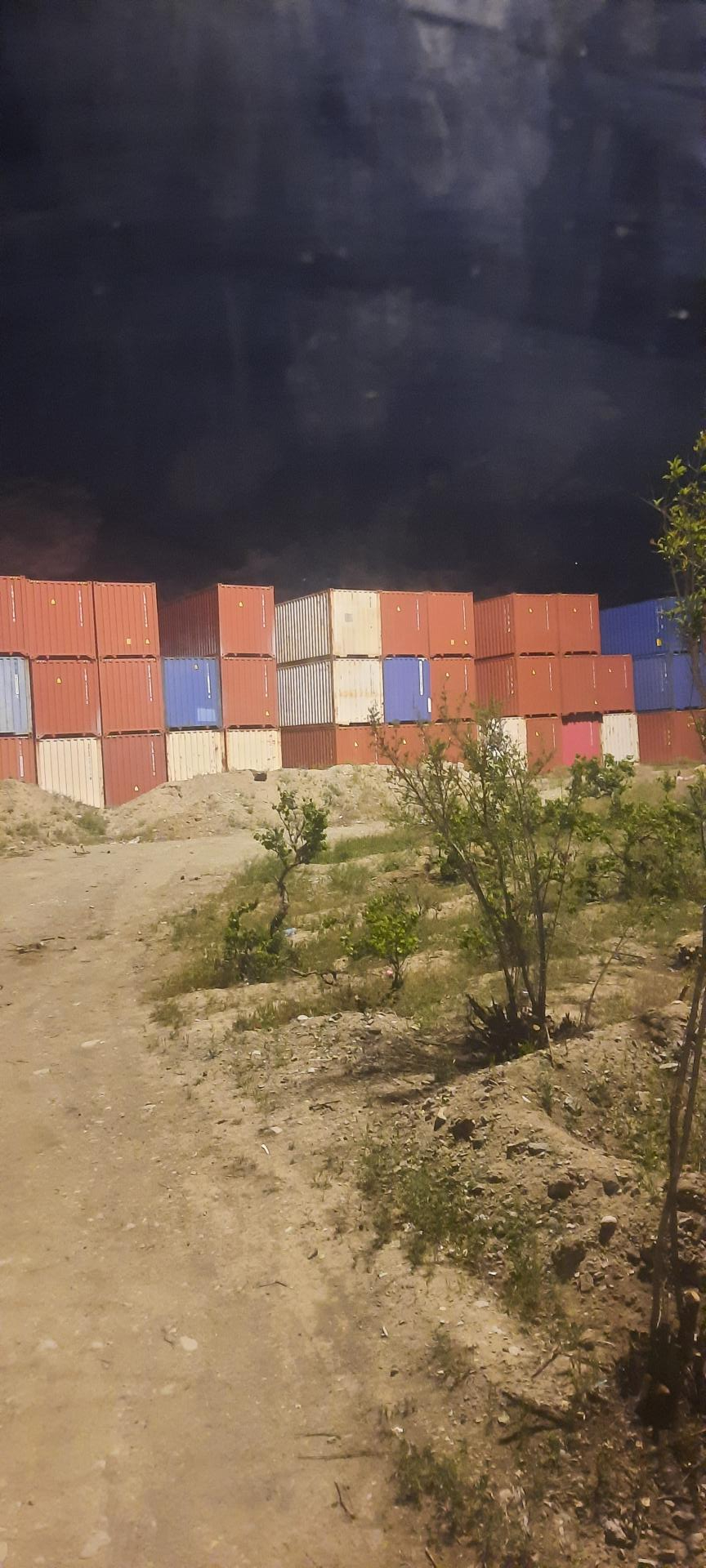 عکس پارکینگ کانتینری بهمن موتور