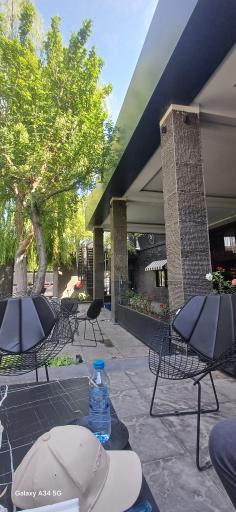 عکس باغ رستوران فرهاد