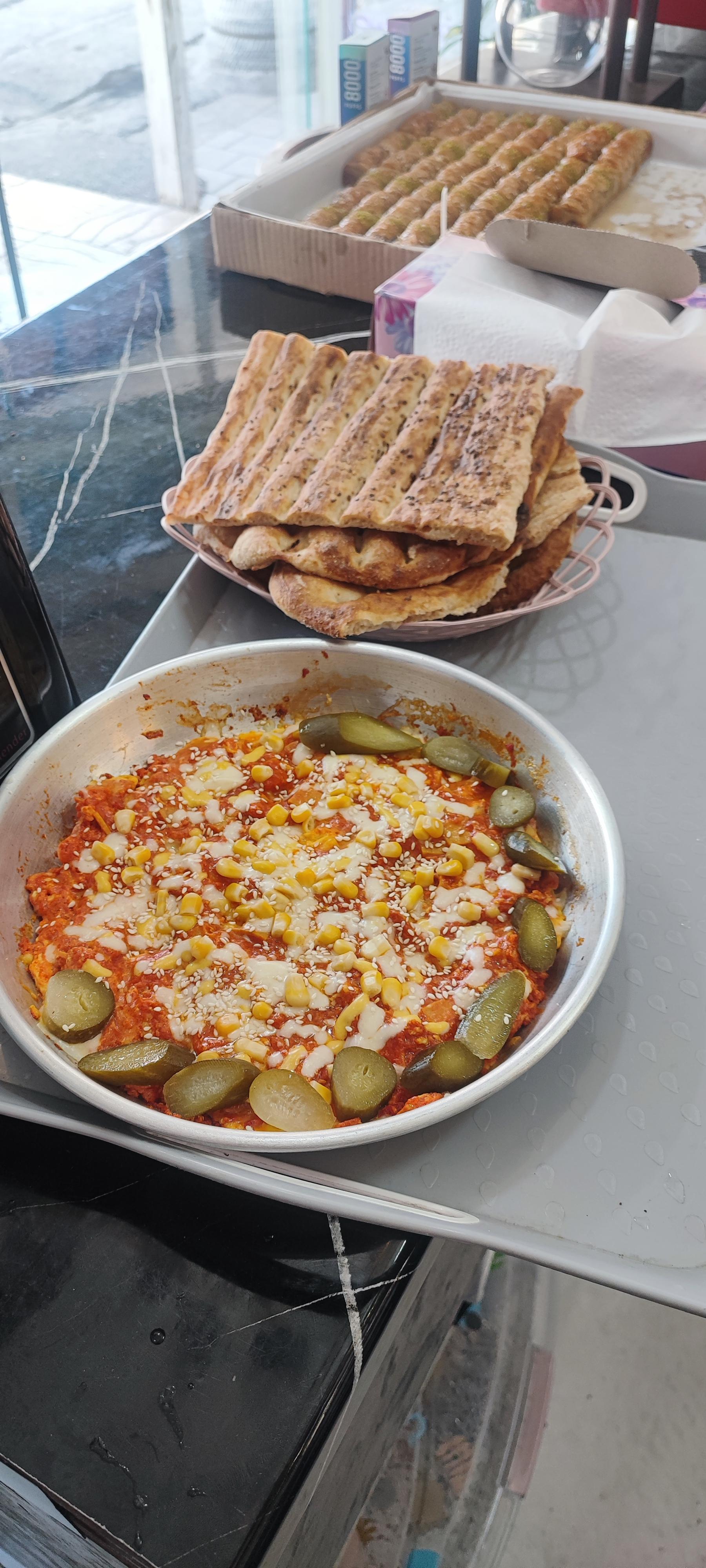 عکس صبحانه سرا و قهوه سناتور