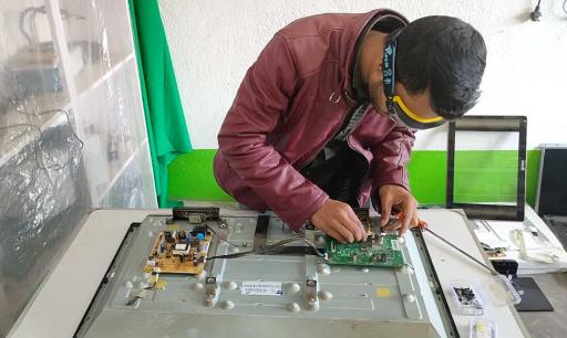 عکس تعمیرات تلویزیون همنام الکترونیک