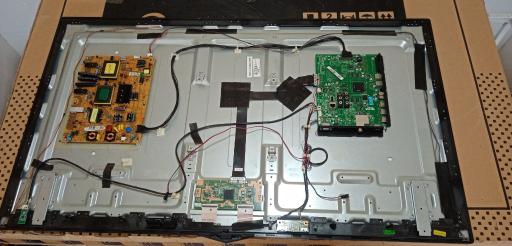 عکس تعمیرات تلویزیون همنام الکترونیک