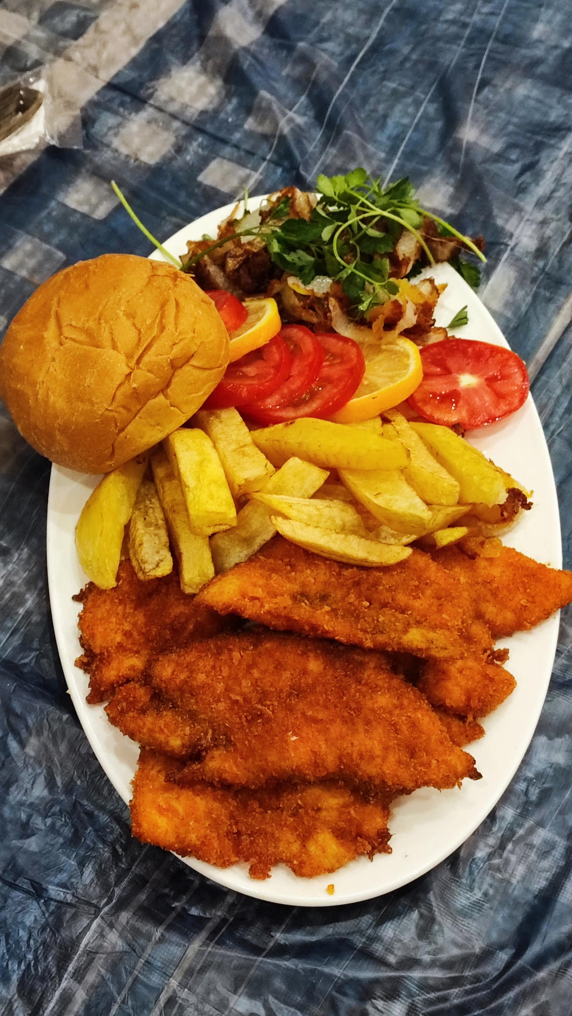 عکس کافه رستوران و فست فود لارین