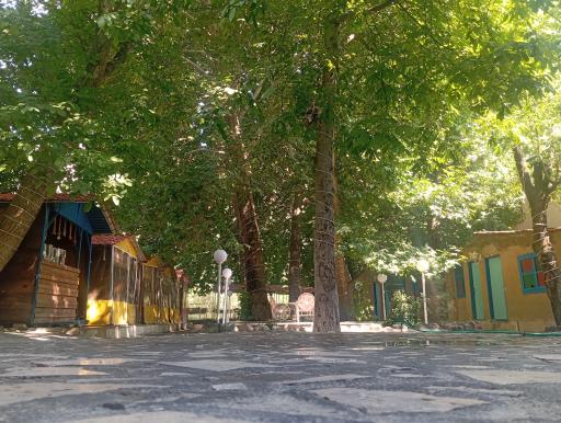 عکس باغ رستوران ایرونی