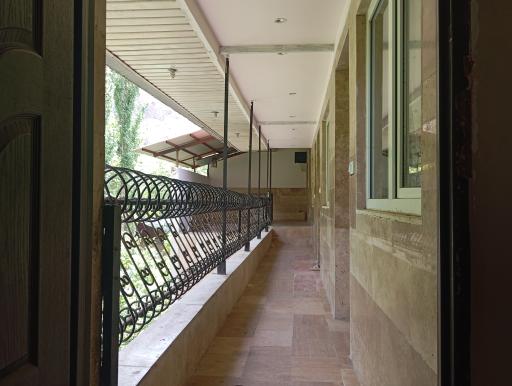 عکس باغ رستوران ایرونی