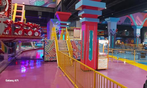 عکس مجتمع تجاری تفریحی پارک سنتر