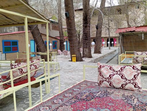 عکس باغ رستوران ایرونی